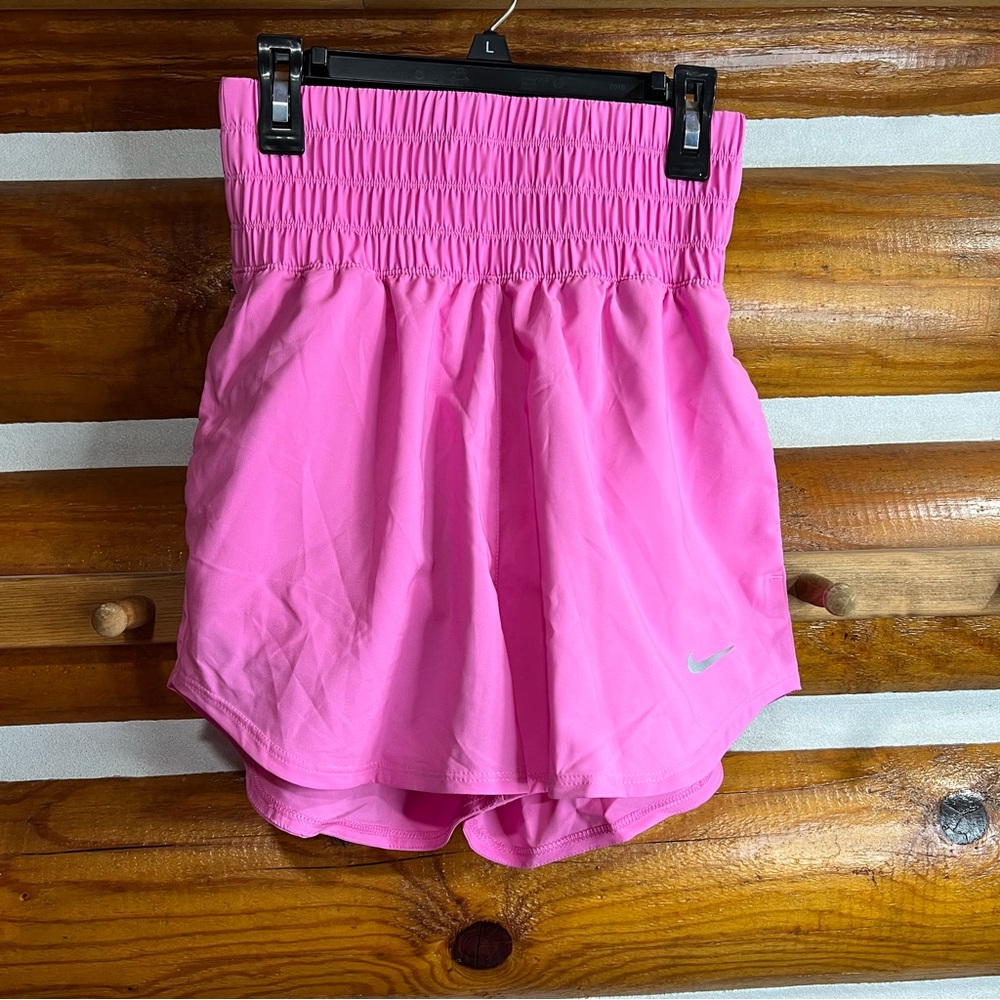 Nike Women's Pink Athletic Shorts‎ XS